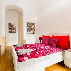 Hidden Gem 1 Bedroom Next To Opera Apartamento Budapest